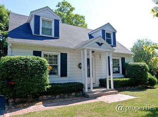 943 Lilac Ln, Highland Park, IL 60035