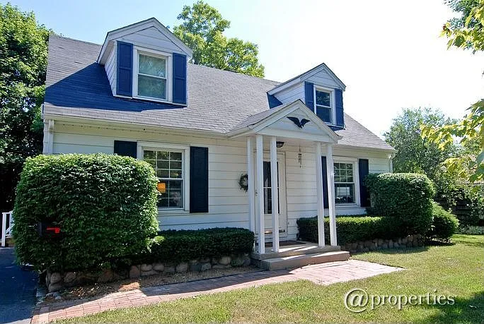 943 Lilac Ln photo 1