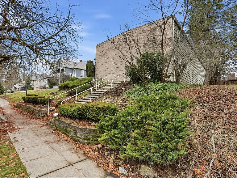 1611 W 8th Ave — Photo 16