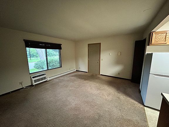 4th image of 3030 Commercial Ave