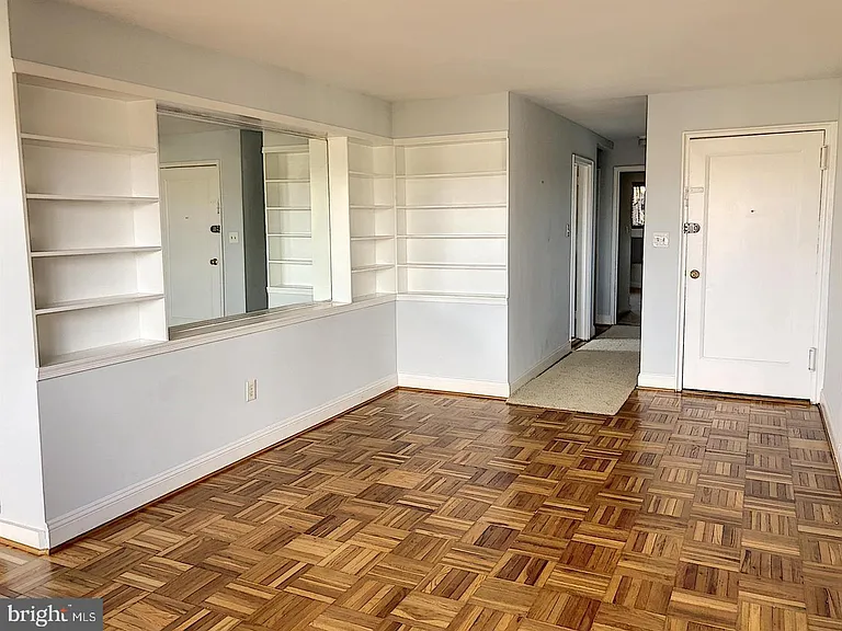 1573 N Colonial Ter #201Y — Photo 7