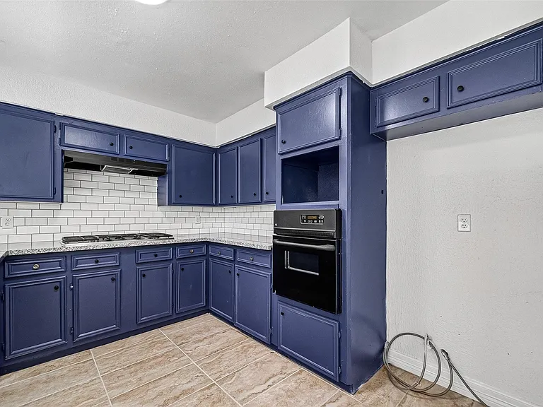 2223 Courtney Ct — Photo 8