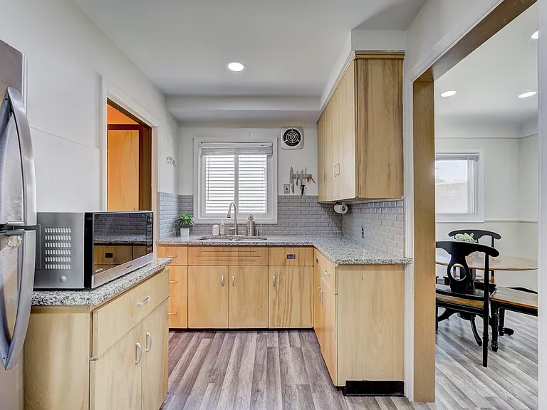 524 S Stephenson Hwy — Photo 6