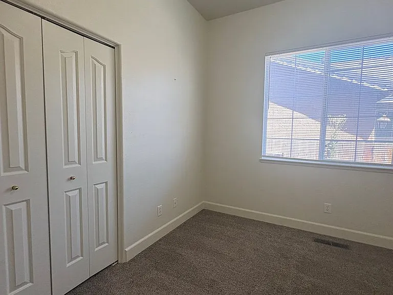1369 Ridge Point Dr — Photo 3