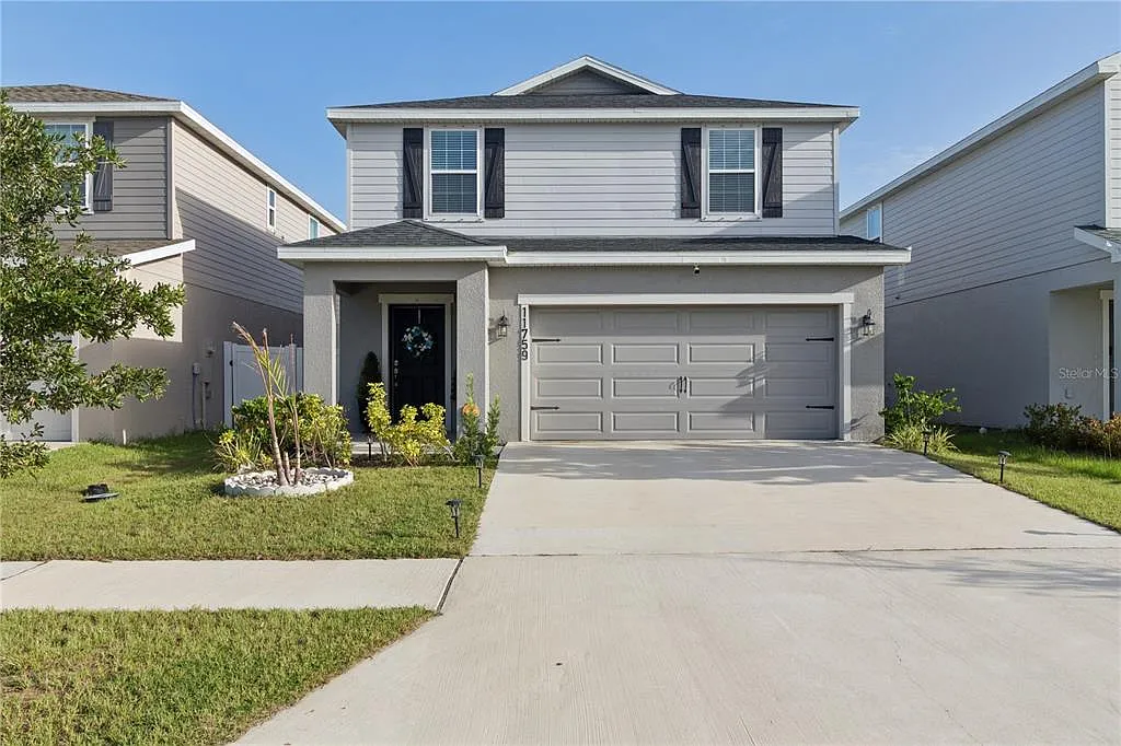 4 bed, 2.5 bath, 2036 sqft, $2,750 — Photo 2