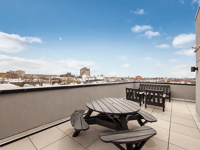 387 Bleecker St #2B — Photo 11