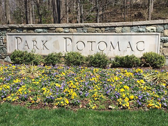 Park Potomac Entrance