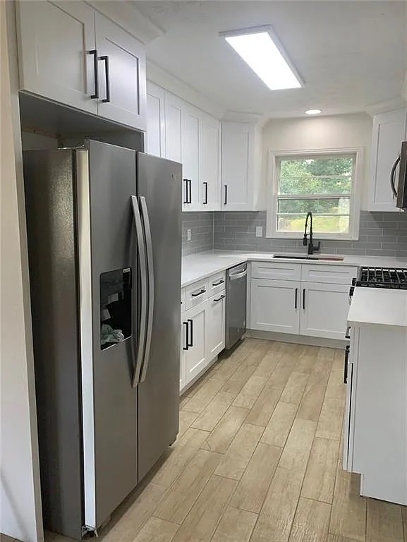3 bed, 1.0 bath, 1016 sqft, $1,800 — Photo 2