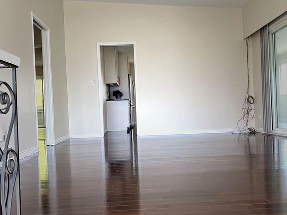 2nd image of 4383 Pinewood Cres