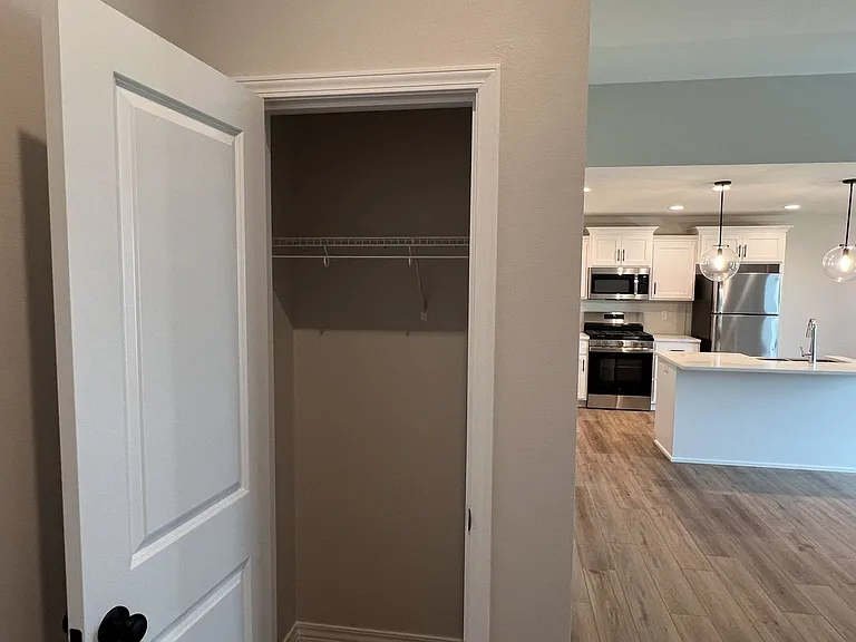 665 W Pinewood St — Photo 5