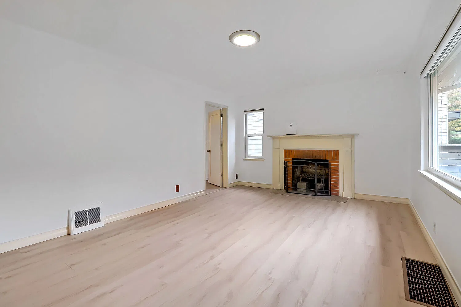3 bed, 1430 sqft, $3,850 — Photo 3