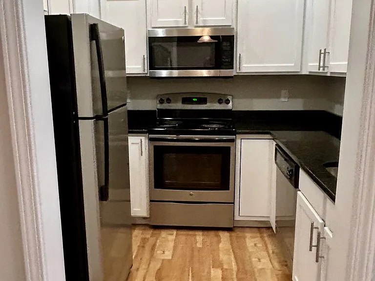 Park Madison Apartments — Photo 6