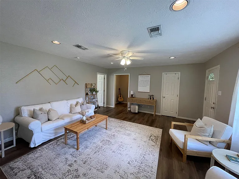 1150 N Berlin Rd — Photo 1