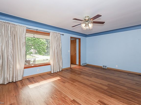3rd image of 24440 Effingham Blvd