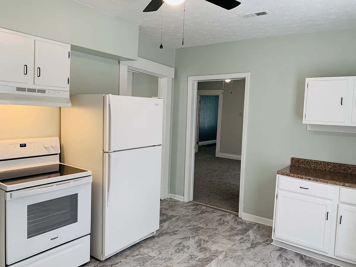 Kitchen - 748-750 Hillcrest Ave #748