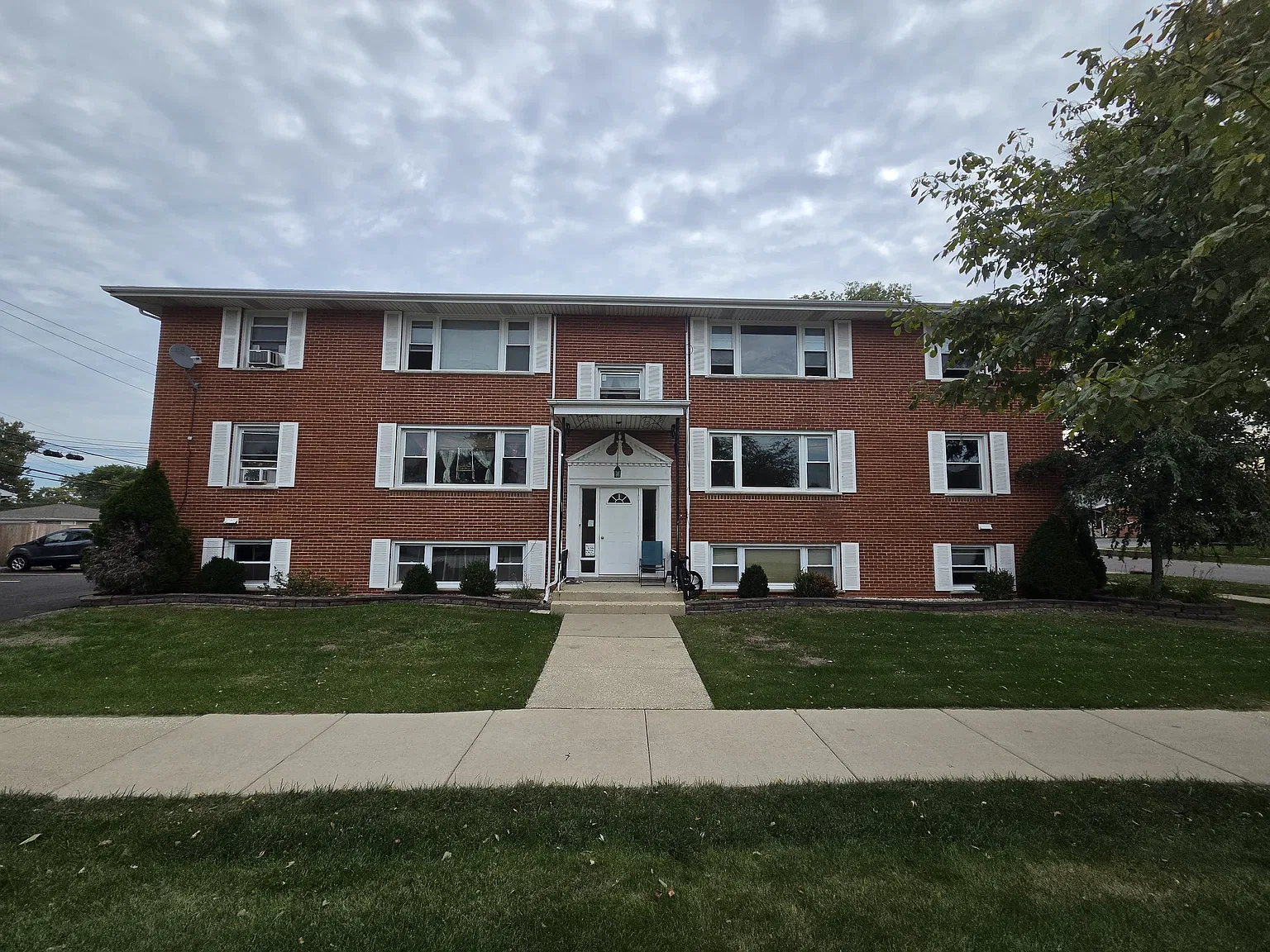 2 bed, 900 sqft, $1,675 — Photo 1