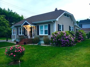 86 Carpenter St, Red Bank, NJ 07701