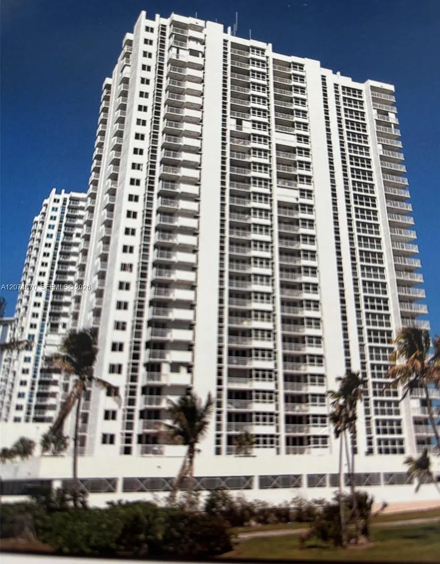 Renaissance Of Pompano Be — Photo 1