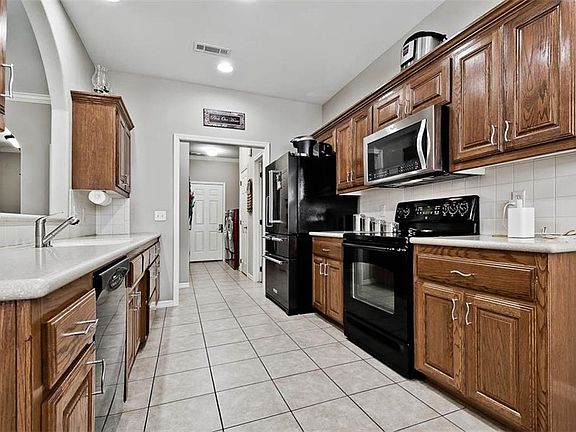 3rd image of 11 Bonnie Cir
