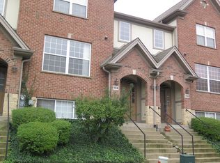 104 Creekbend Ct, Mount Prospect, IL