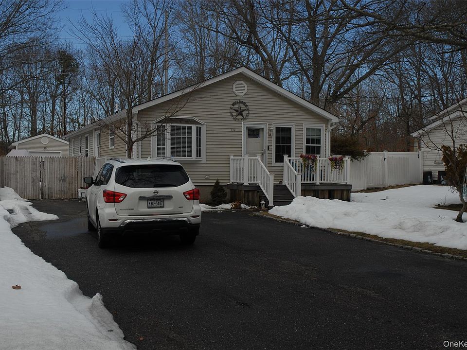 1st image of 137 Carleton Drive E
