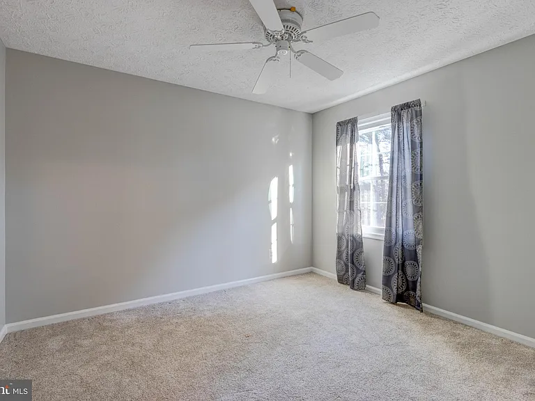 7925 Carriage Dr — Photo 24