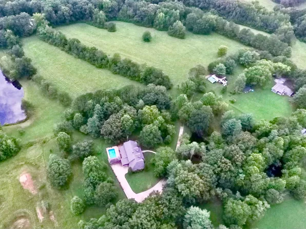 400 Land Rd, Leoma, TN 38468