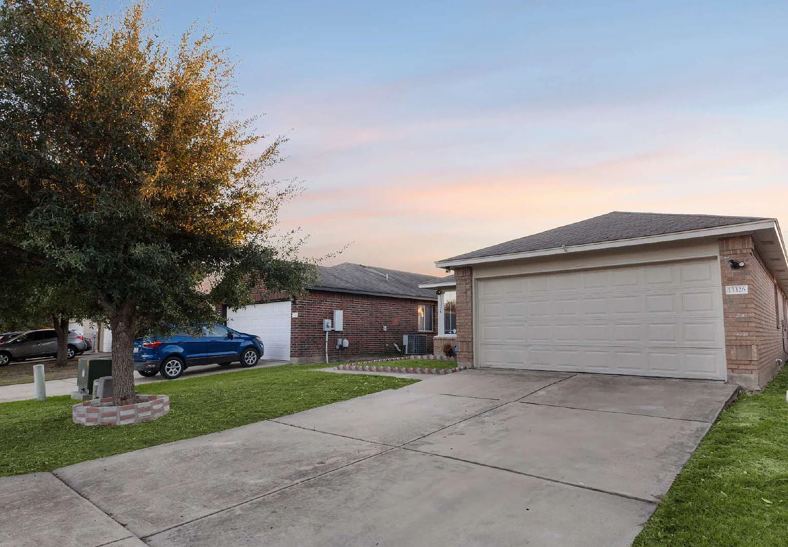 3 bed, 2.0 bath, 1271 sqft, $1,895 — Photo 3