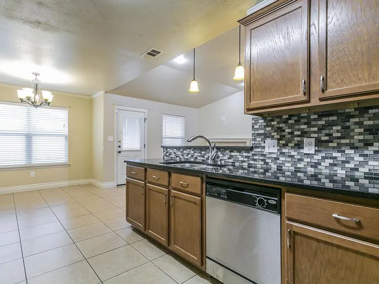 1200 Vanguard Ln — Photo 7