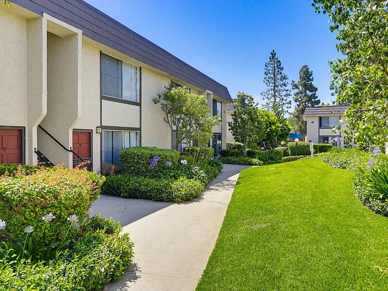 Sandpiper Apartments — Photo 9