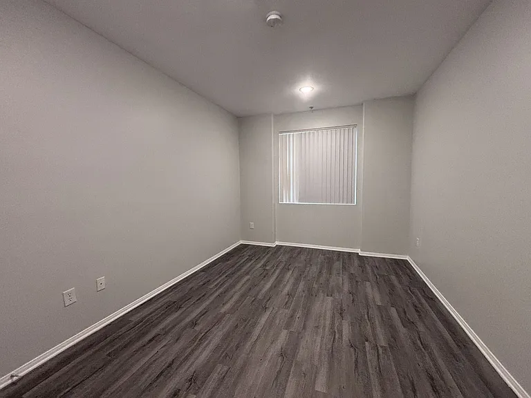 7044 Lanewood Ave — Photo 66