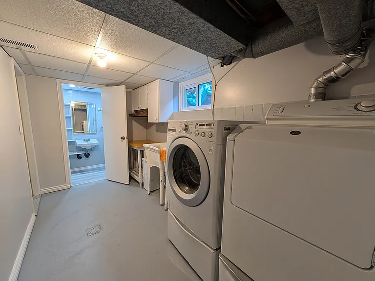 127 Westwood Cres #2 — Photo 12
