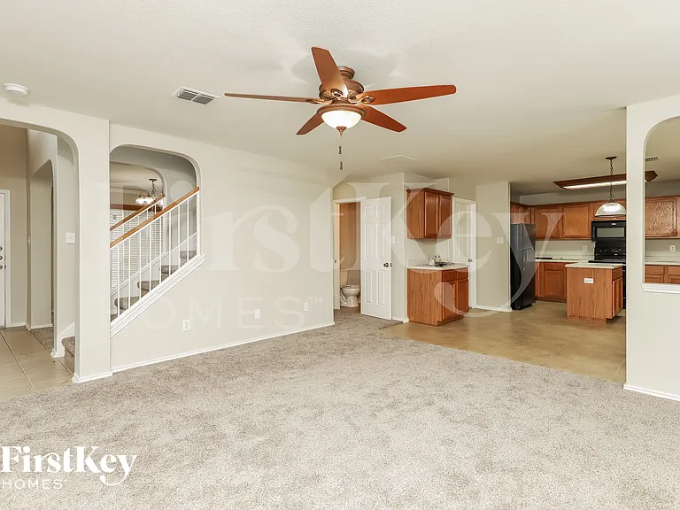 315 Donalan Dr — Photo 2