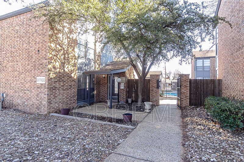 1st image of 604 NW 15th St #10