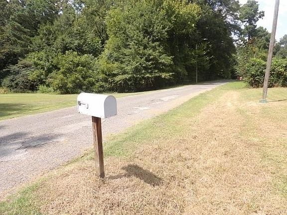 2nd image of 3590 Pinkie Rd
