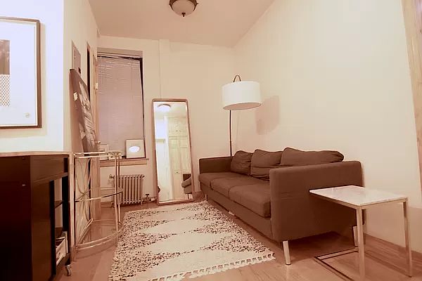 1st image of 208 E 6th St APT 1