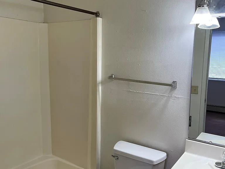 528 S Van Buren St #12 — Photo 10