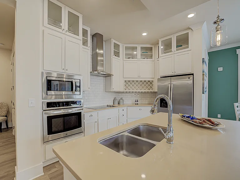 Holly Crest Apartments — Photo 38