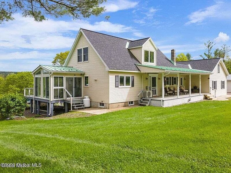 3rd image of 440 Posson Hill Road