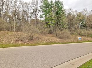 313 Dogwood Ln, Ortonville, MI 48462