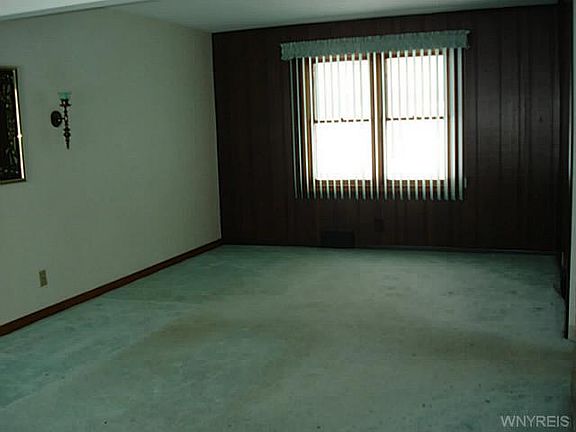 3rd image of 2408 Willow Ave