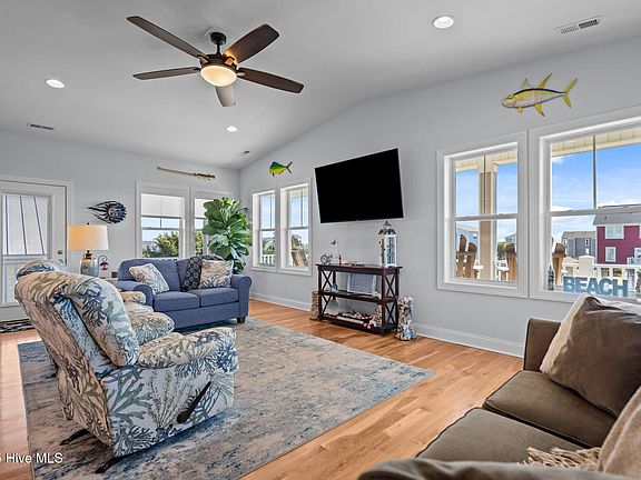 4th image of 714 W Dolphin Drive