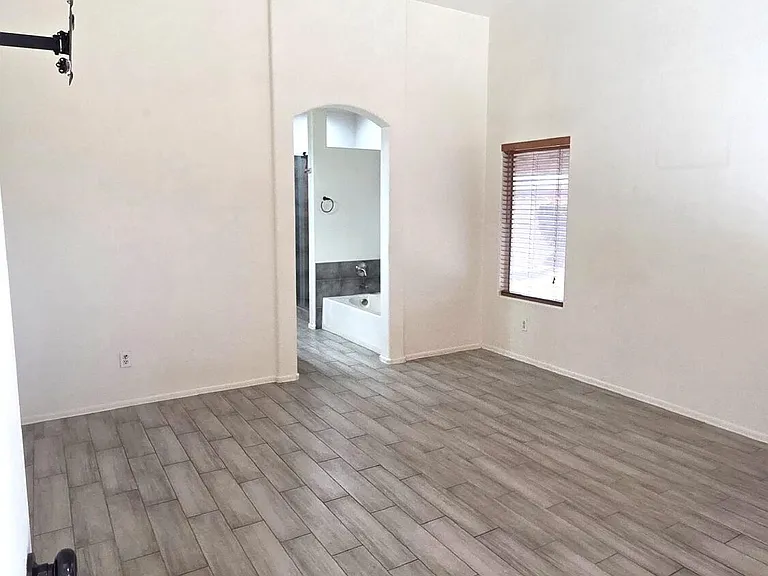 17646 N 6th Ave — Photo 10