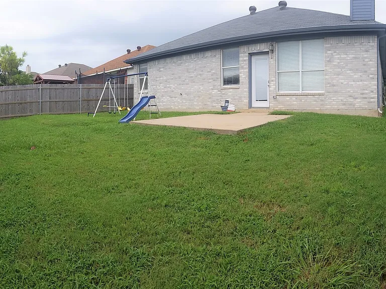 8640 Rainy Lake Dr — Photo 15