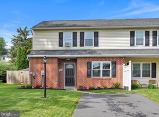 461 Crosswinds Dr, Lititz, PA 17543