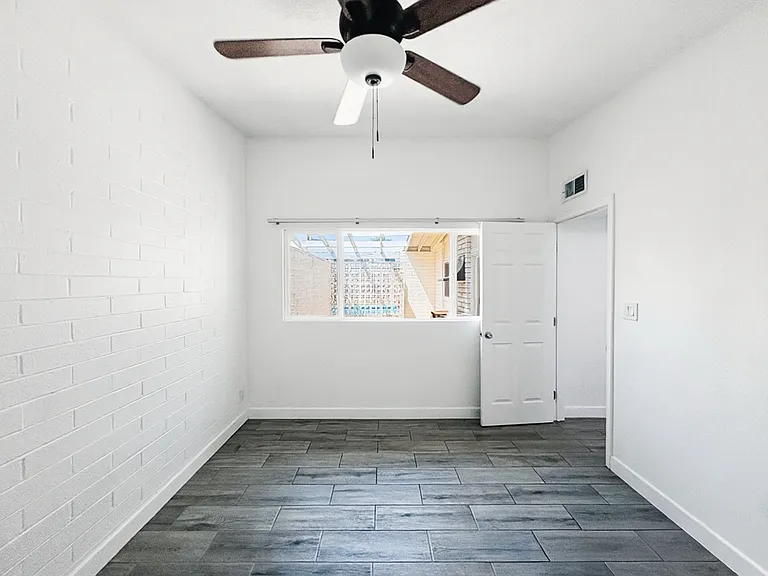 4202 N 27th St #11 — Photo 3