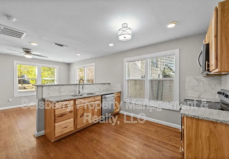 3772 W 6th St — Photo 7