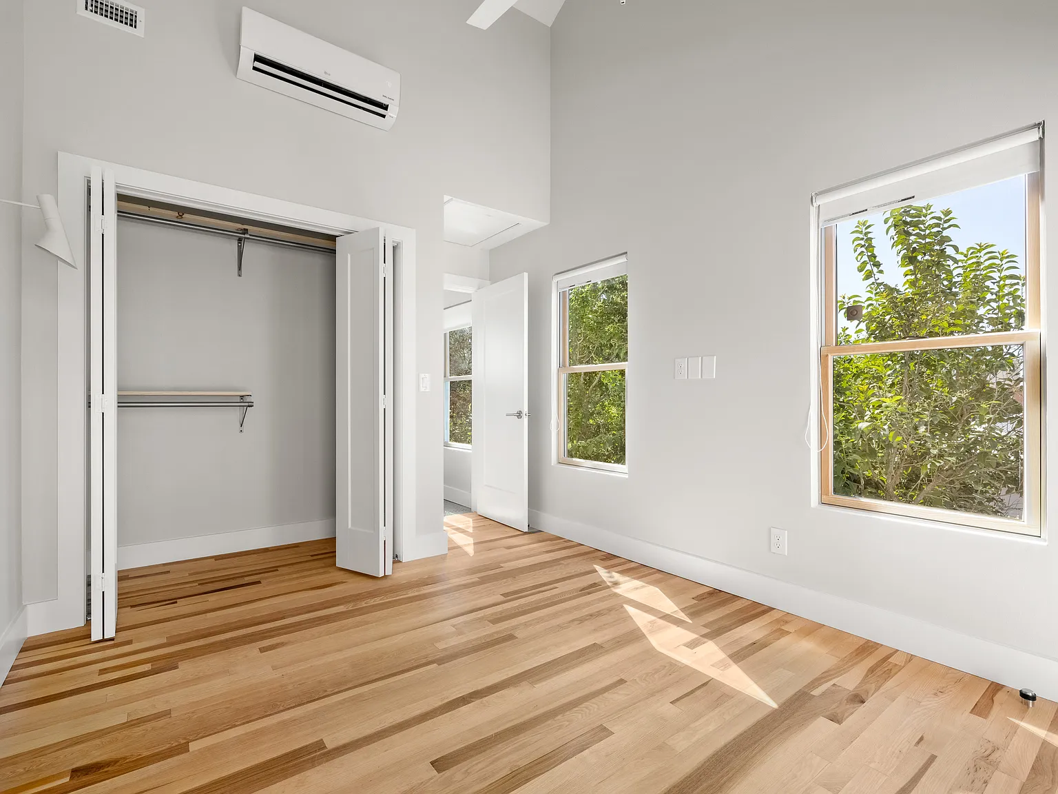 6 bed, 2206 sqft, $800 — Photo 3