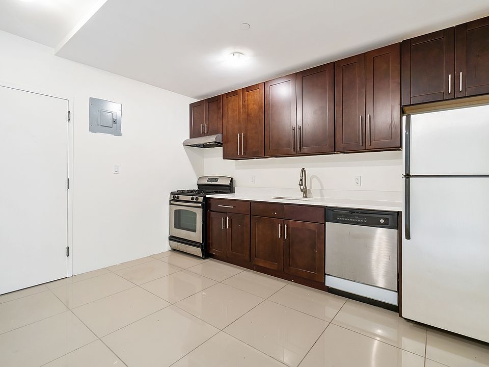 1st image of 417 Gates Ave APT 2R