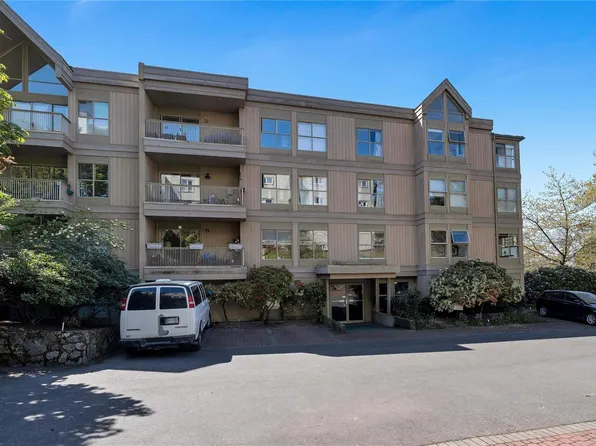 3363 Glasgow Ave #405, Saanich, BC V8X 1M5